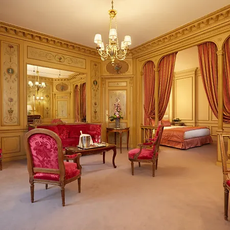 Raphael Hotel