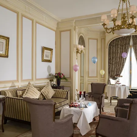 Raphael 5* Paris