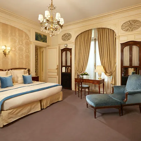 Raphael Hotel