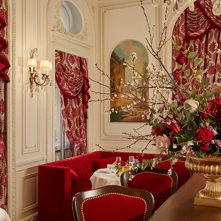 Raphael Hotel